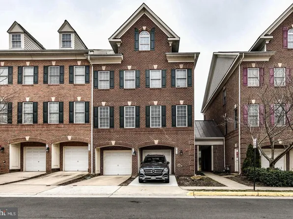 4609 Hummingbird Ln #106, Fairfax, VA 22033