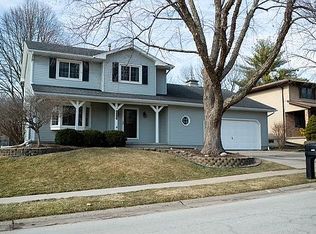 4310 Aspen Hills Cir, Bettendorf, IA