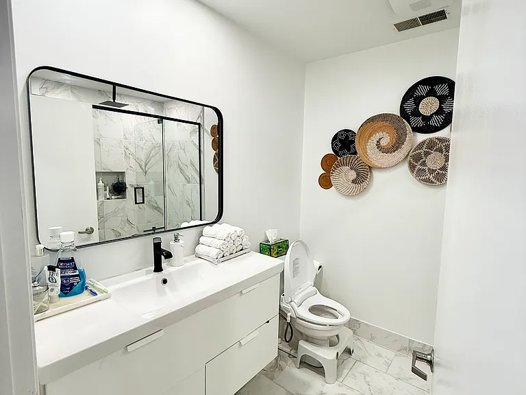 2317 W Wolfram St #413 — Photo 3