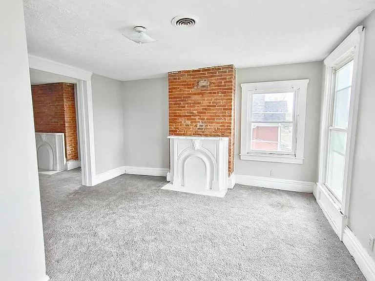 2224 W Jefferson St — Photo 4