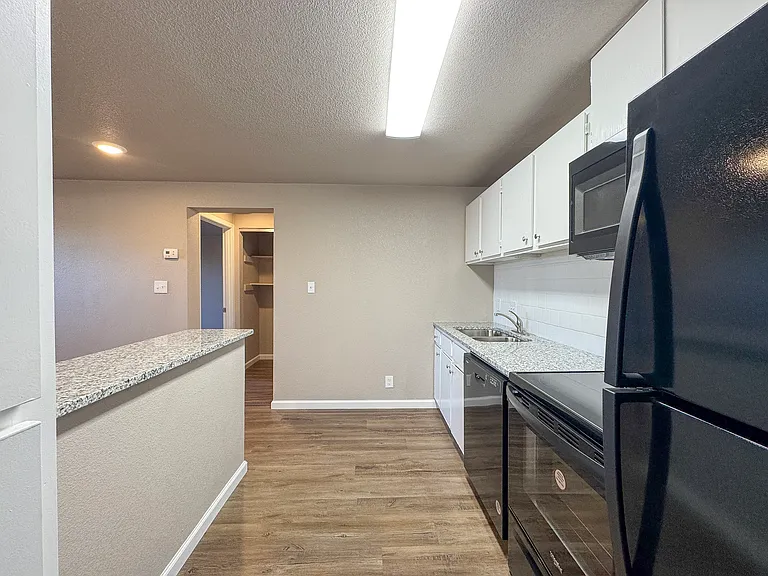 Autumn Chase Apartments — Photo 37