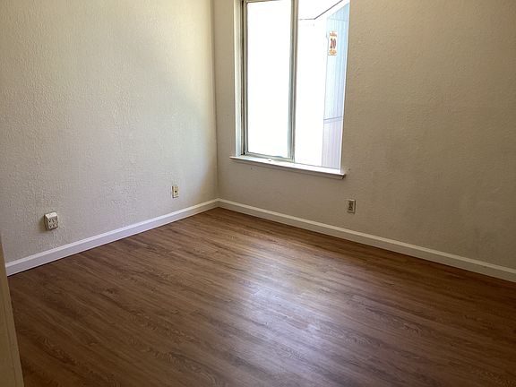 4th image of 4604 Neil Rd