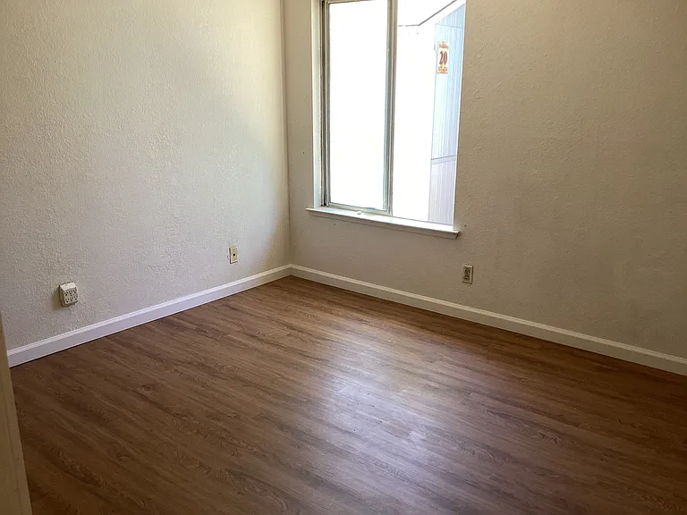 4604 Neil Rd — Photo 4