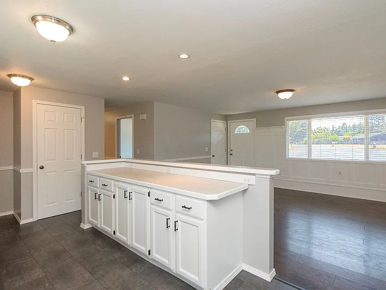 100 W Robert Pl — Photo 12