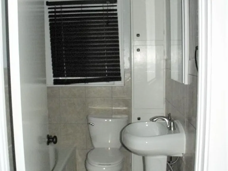 901 Johnson Ave — Photo 36