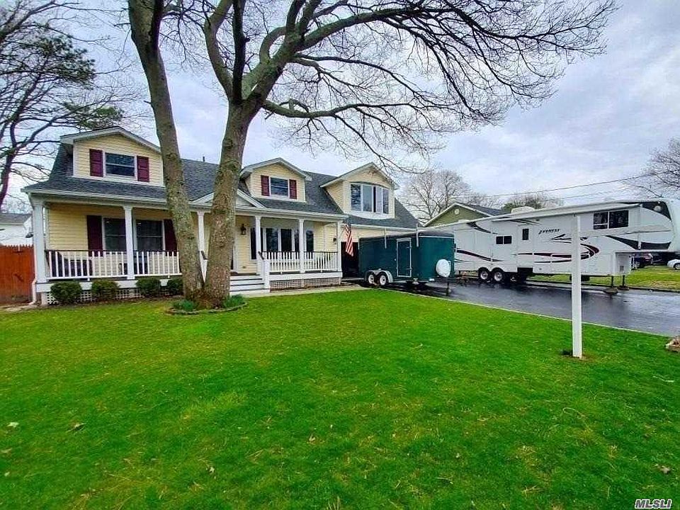 1st image of 37 Alcolade Dr E