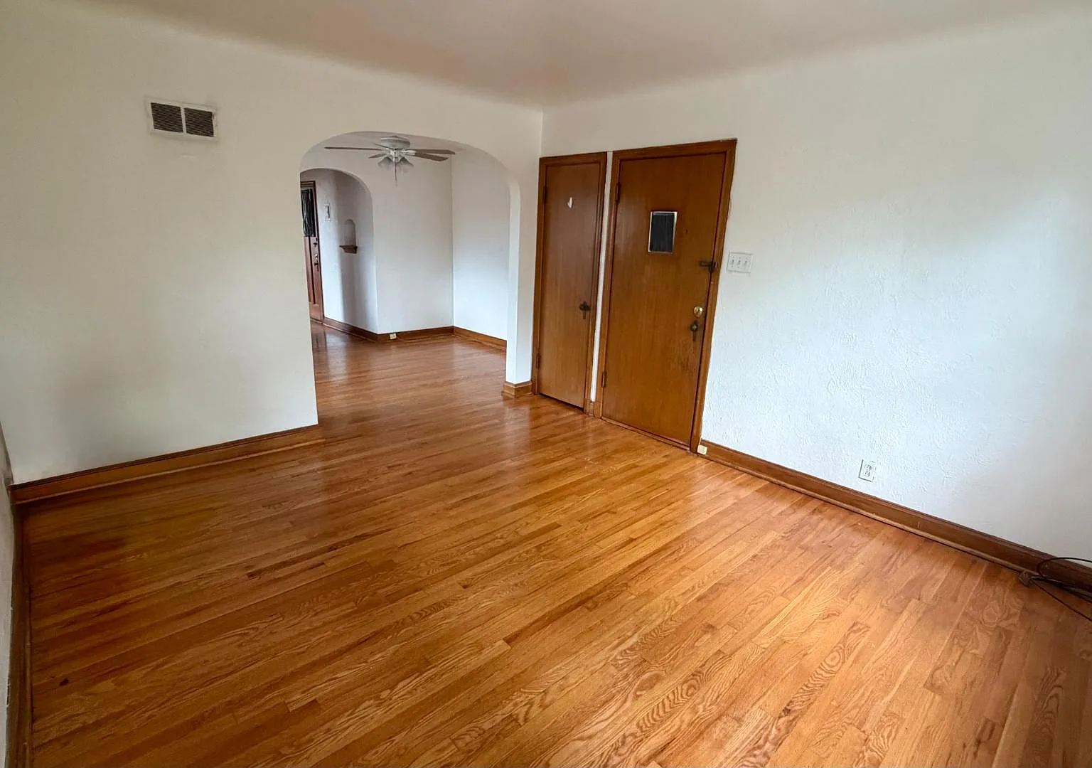 6663 Devonshire Ave - 2W — Photo 2