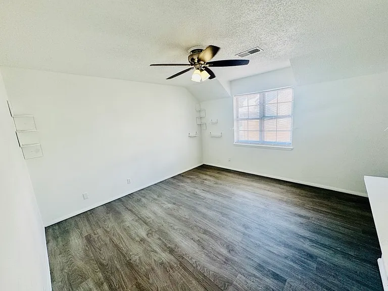 2422 E 59th Ct #4 — Photo 32