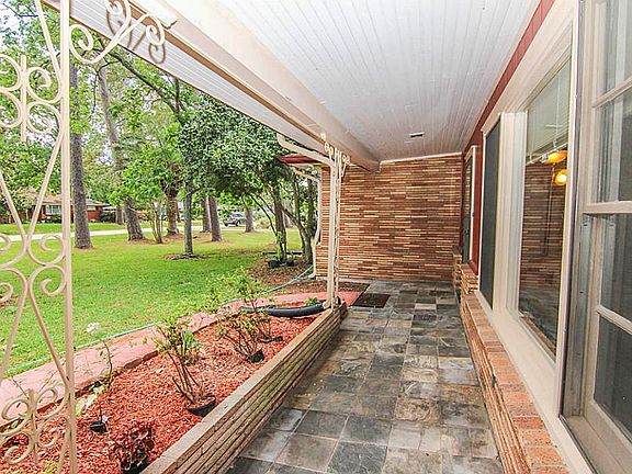 Front Sit Out ( Porch )