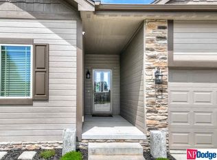 10008 S 203rd Cir, Gretna, NE 68028