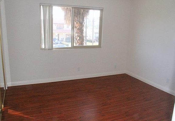 2nd image of 619 Knob Hill Ave