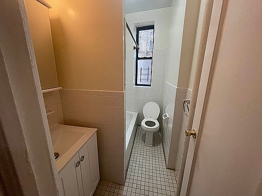 5th image of 3177 32nd St APT 2D