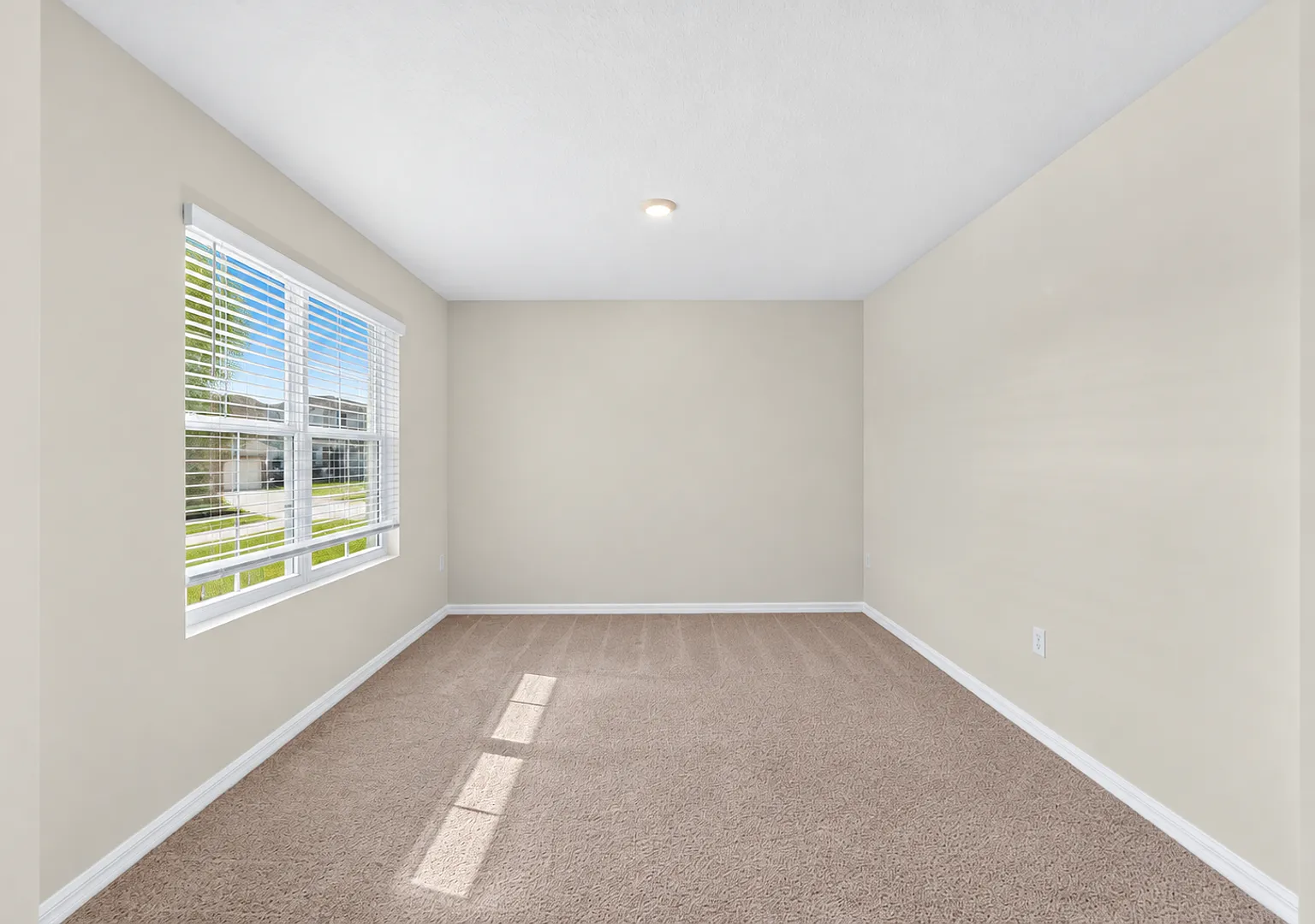 Spacious Two-Story Home with Fenced Backyard & Modern Interior — Photo 4