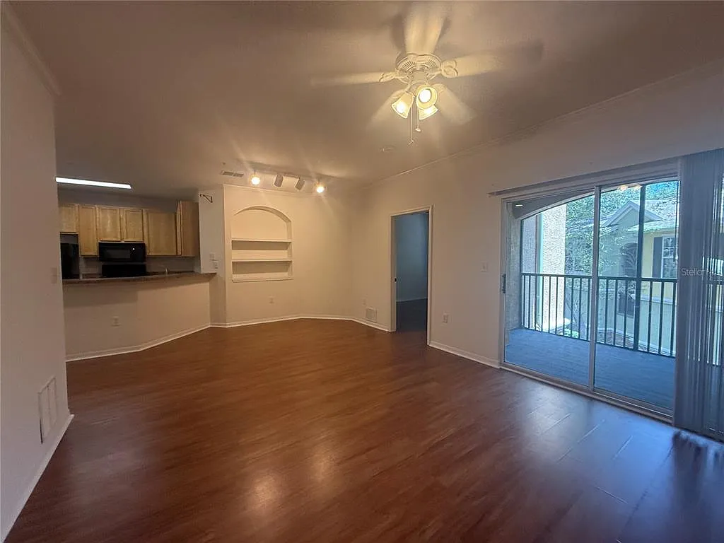 2 bed, 2.0 bath, 1157 sqft, $1,695 — Photo 4