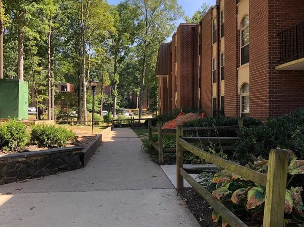 3320 Woodburn Village Dr APT 24, Annandale, VA 22003