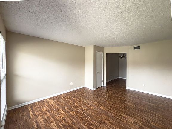 4th image of 2501-2503 E Morris Dr #05a0b62f5