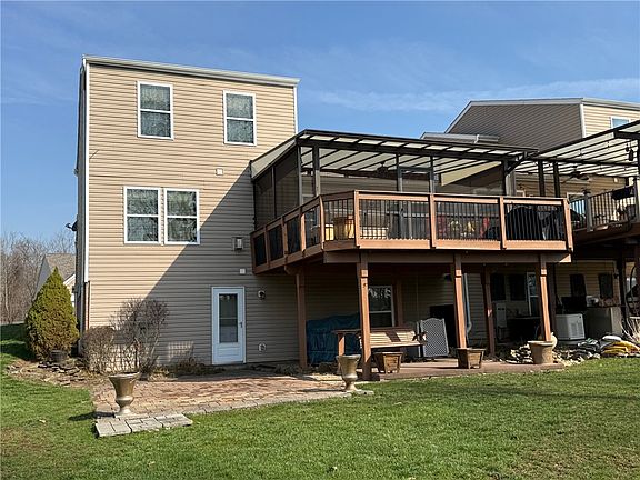 3rd image of 206 Cherry Bark Dr