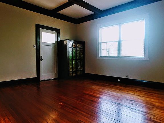 2nd image of 3734 Kenilworth Pl