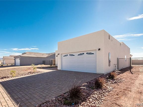 3rd image of 2102 E Oasis Ln