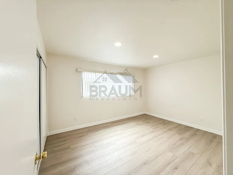15000 BURBANK — Photo 6
