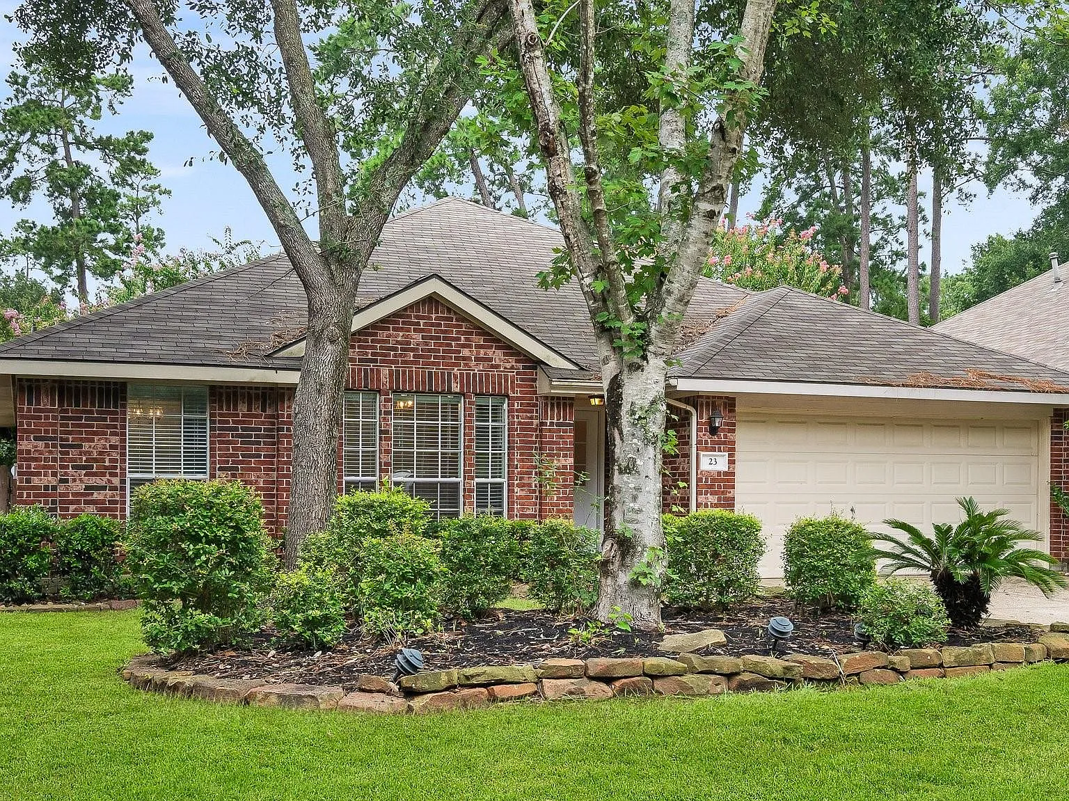 3 bed, 2.0 bath, 1690 sqft, $2,350 — Photo 1
