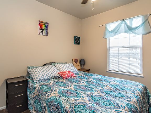 2nd image of 1140 Lords Hill Dr