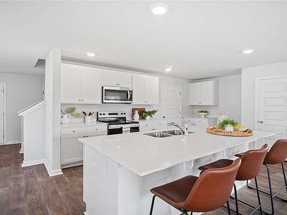 3rd image of 30 Lakefront Drive