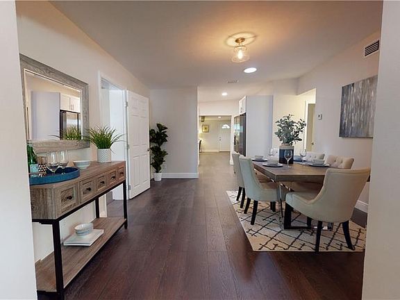 3rd image of 5514 Pine Cir NE