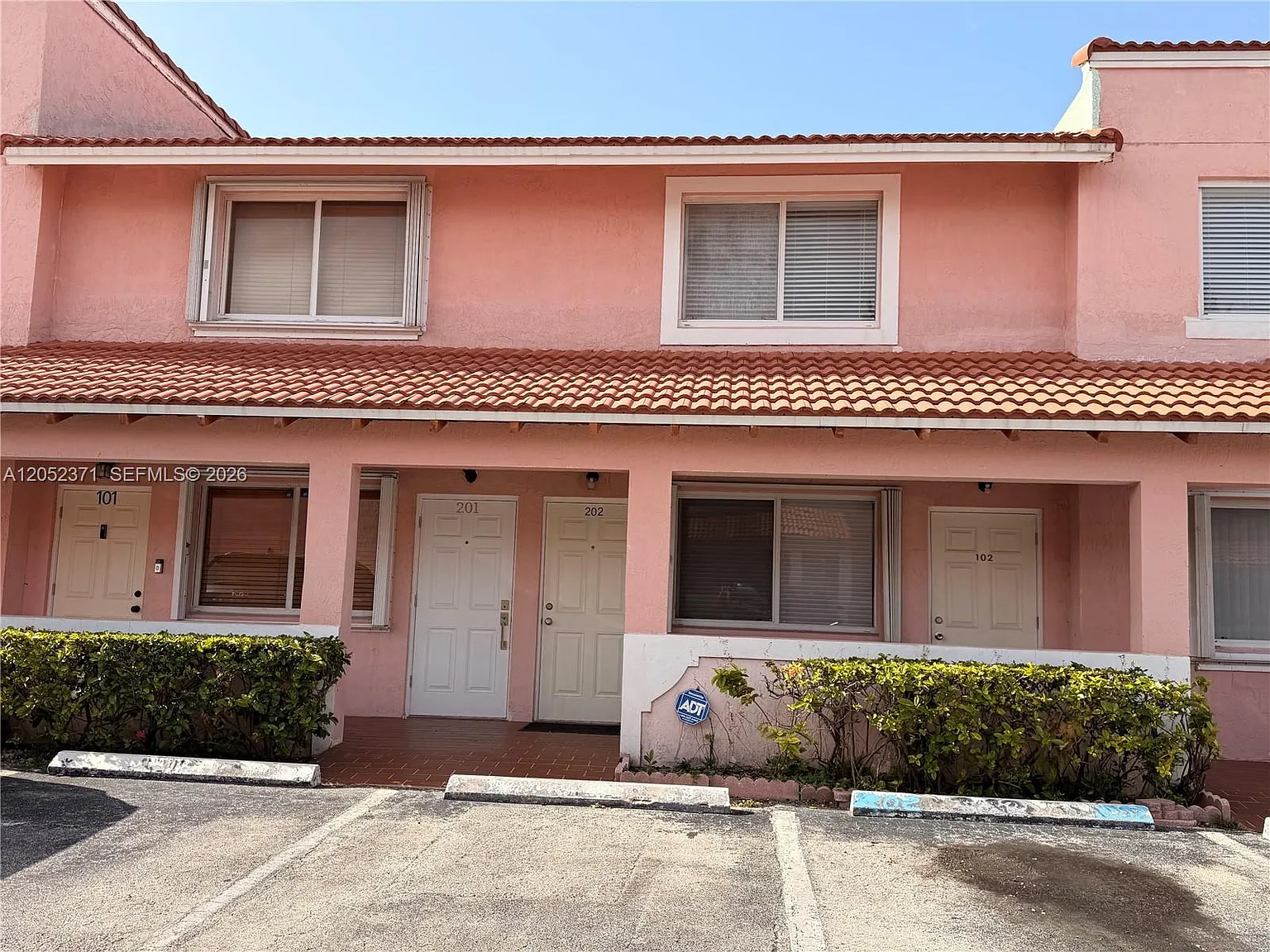 Doral Court Condo — Photo 1
