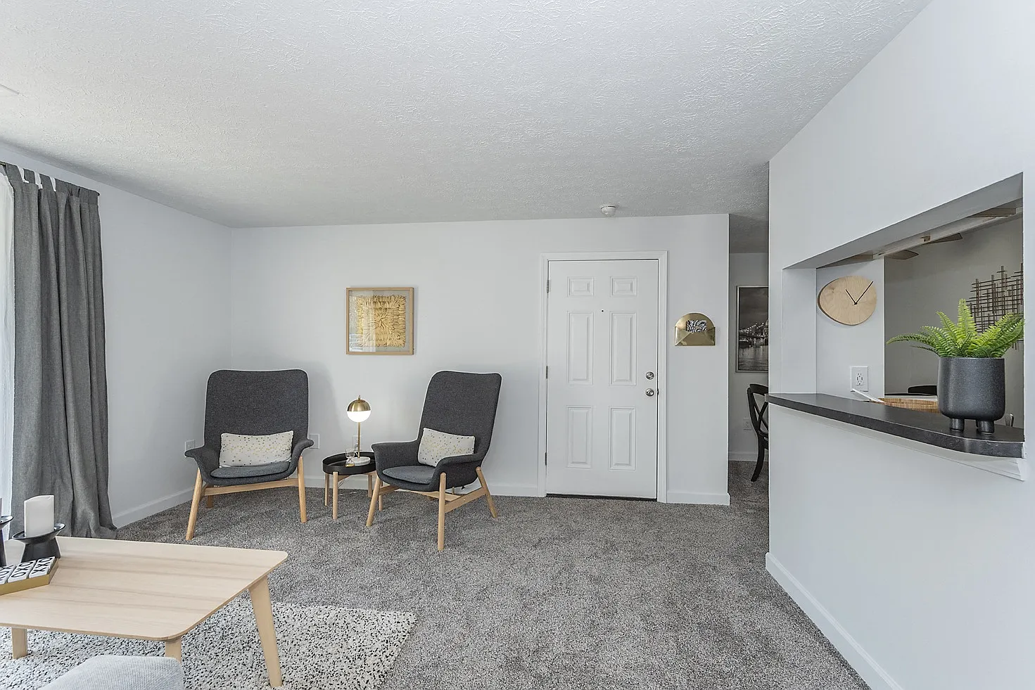 Hilltop Apartments — Photo 2