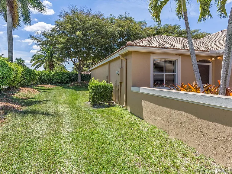 1547 Zenith Way — Photo 7