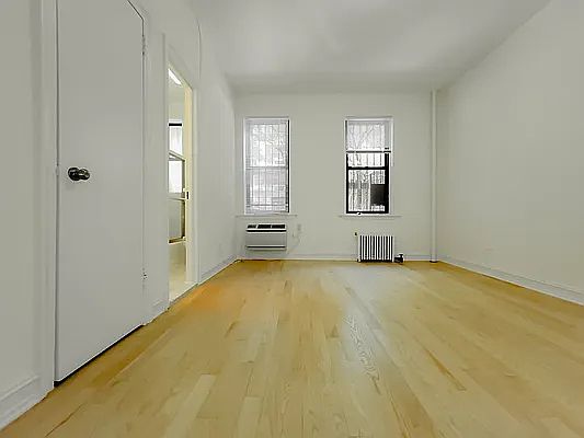 2nd image of 214 E 51st St APT 1g