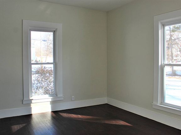 4th image of 423 E Main St