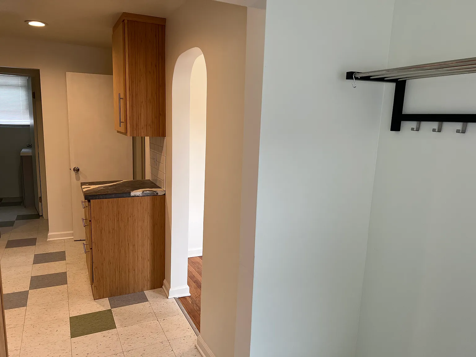 3 bed, 1350 sqft, $1,700 — Photo 4