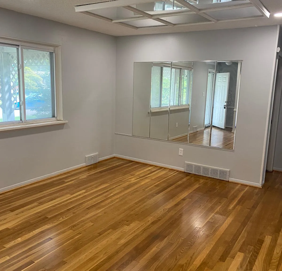 3 bed, 1.5 bath, 1458 sqft, $1,450 — Photo 3