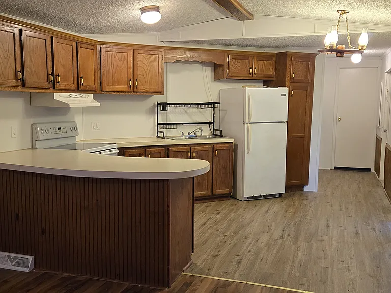207 Tripp St — Photo 3