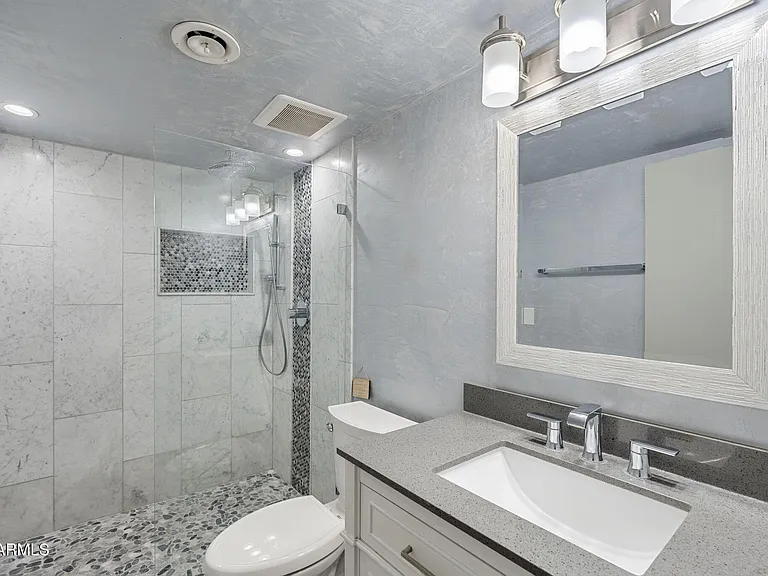 6900 N Highlands Dr — Photo 27