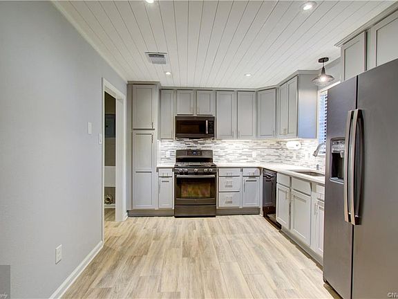 5th image of 4515 Pine Crest Dr