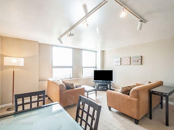 3rd image of 2626 N Lakeview Ave APT 1605