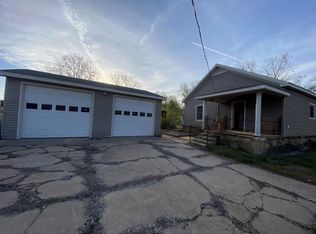 326 W 4th St, Cherryvale, KS 67335