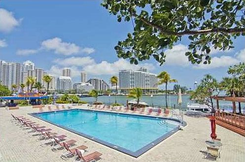 2nd image of 825 Brickell Ave