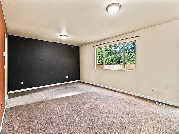 5th image of 1936 Kelowna Pl SE