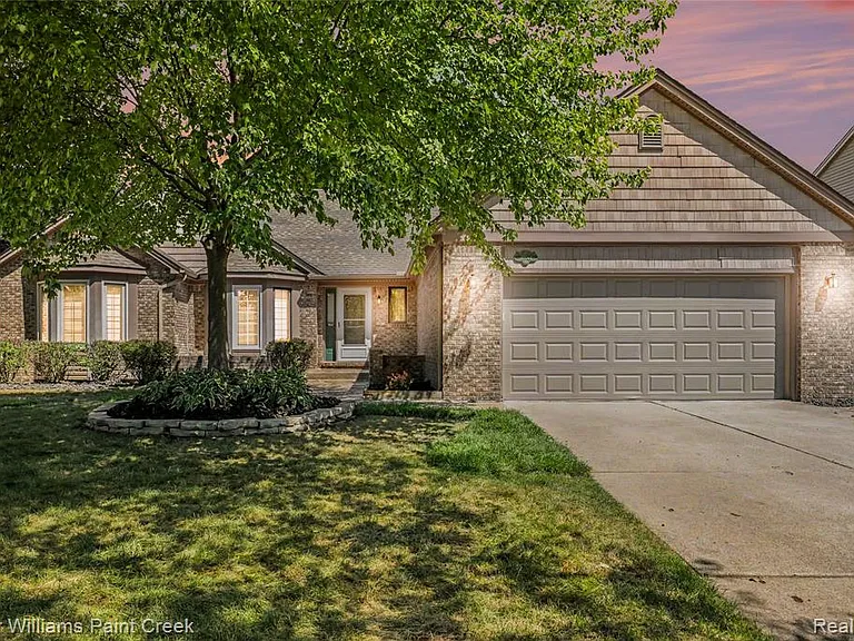 4847 Bayleaf Dr — Photo 2