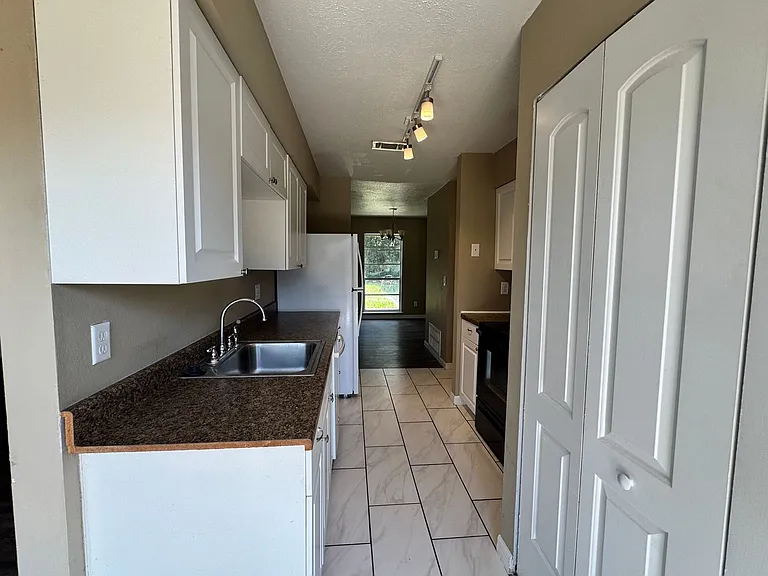 4001 E 22nd Ave #C — Photo 10