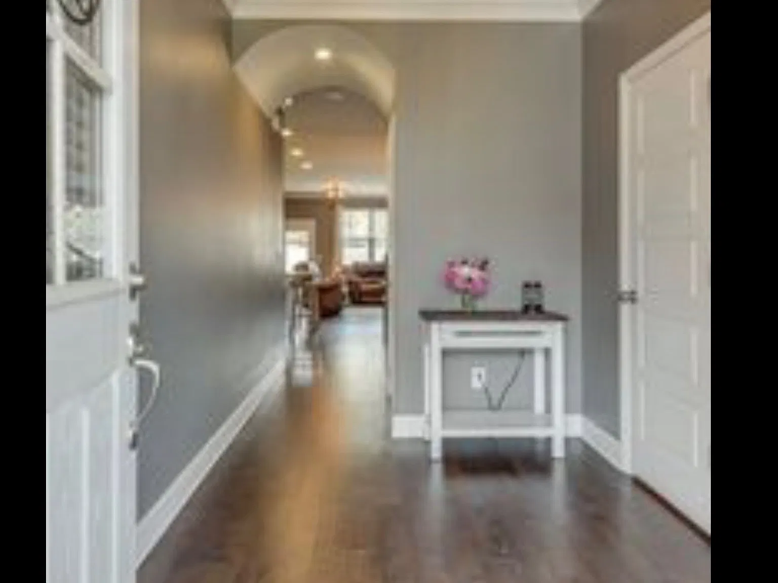 3 bed, 2.5 bath, 1826 sqft, $3,000 — Photo 1