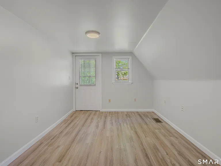 17 Sylvester St — Photo 5
