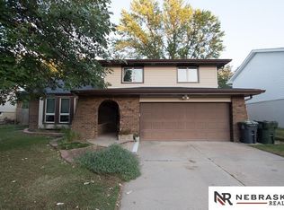 6200 NW 5th St, Lincoln, NE 68521