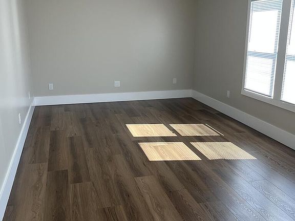 3rd image of 272 Lafayette Rd