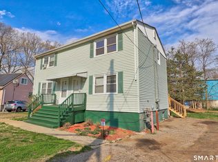 71 Sunshine Cir, Bridgeport, CT 06606