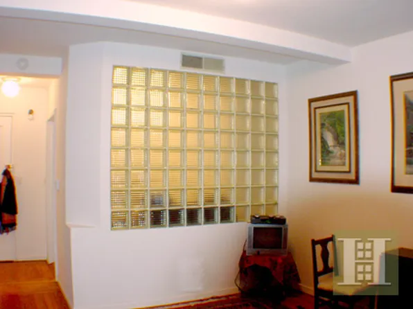 161 West 16th Street image 1 of 5